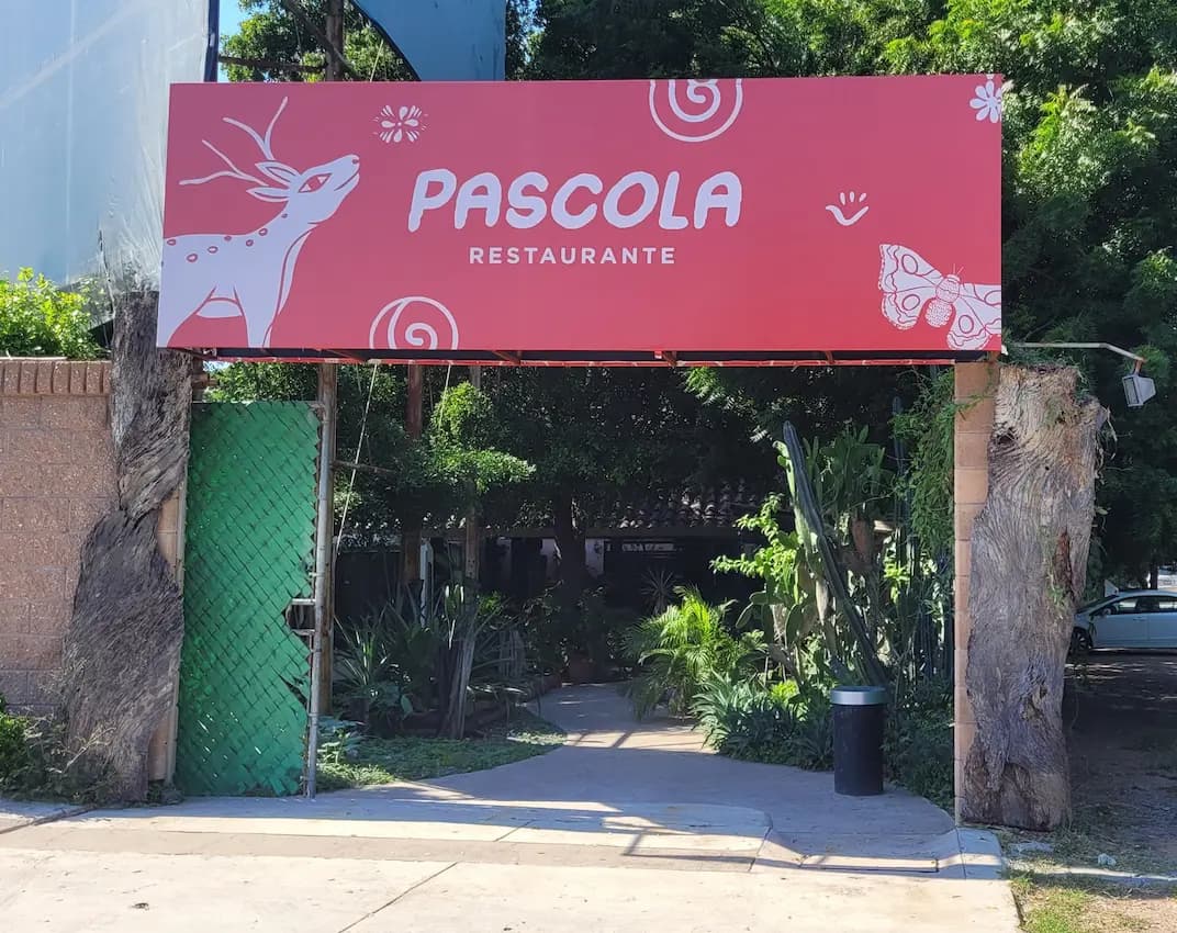 fachada de la entrada principal